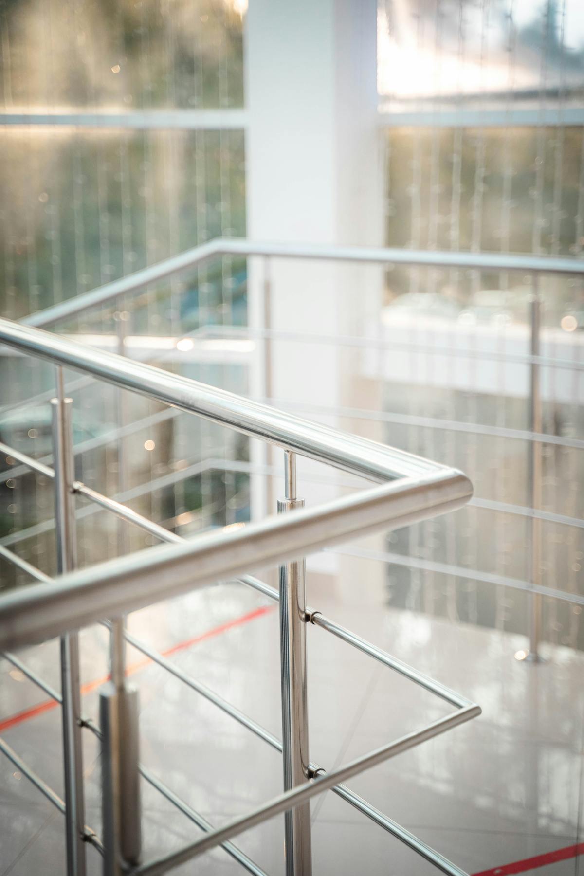 Corrimão em inox com cabos horizontais para varanda