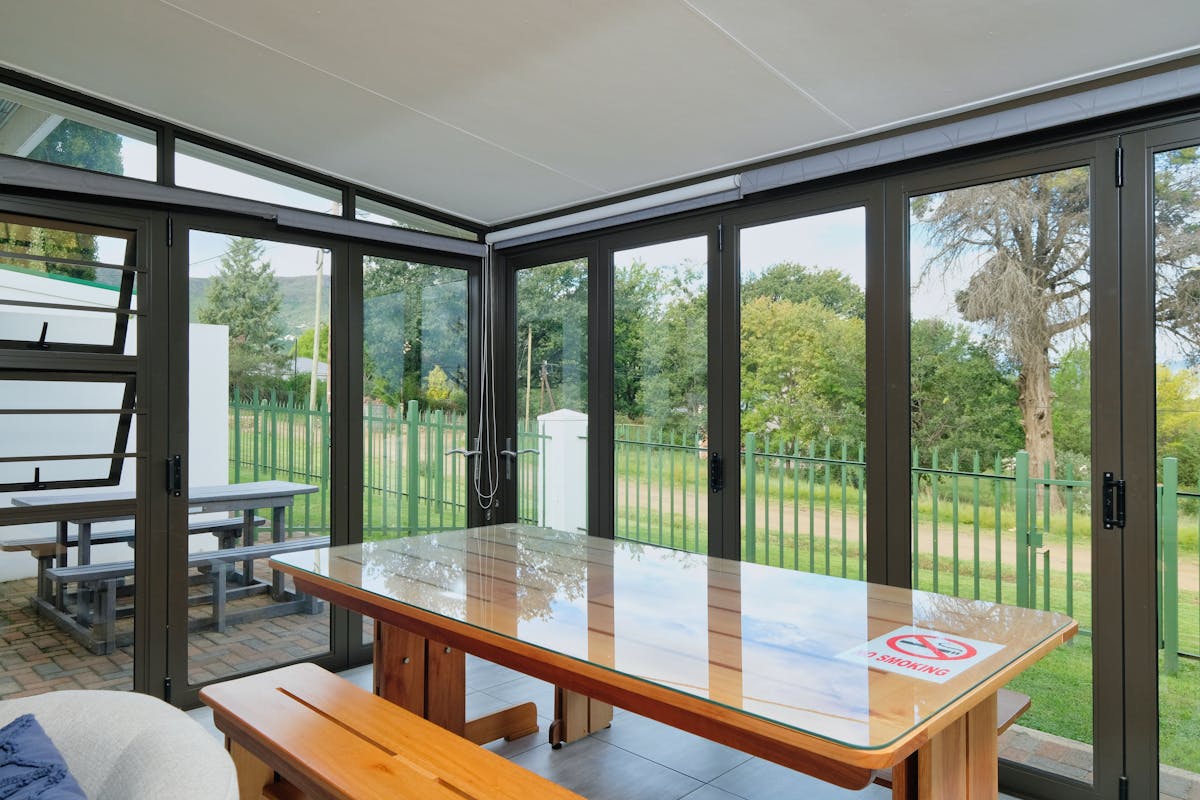 Marquise moderna com vista exterior